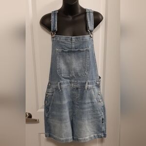 Silver Jeans Co. Medium Shortall Relaxed Fit Blue Jean Bib Overalls Shorts NEW